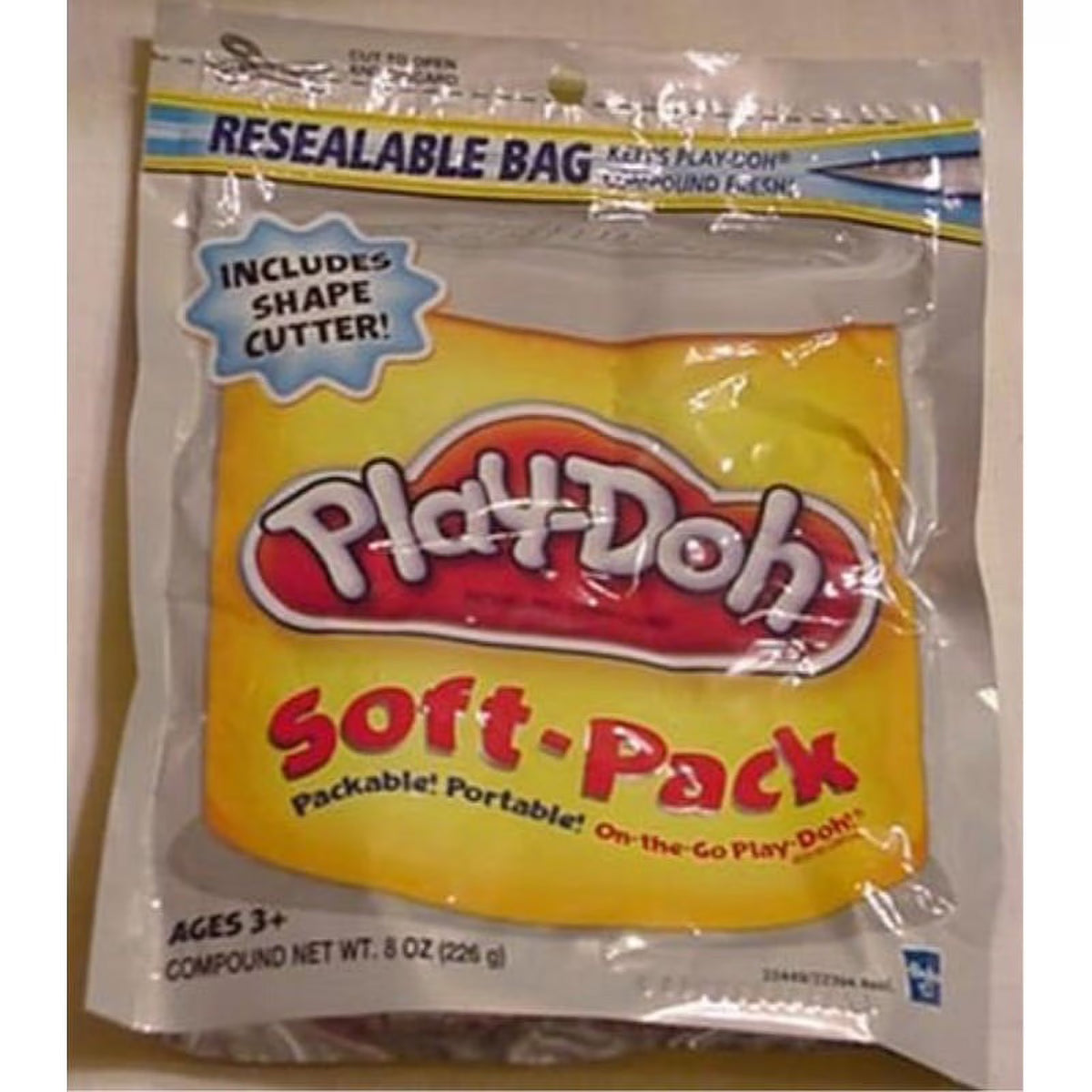 Play-Doh Soft Pack Resealable with Shape Cutter G2827
