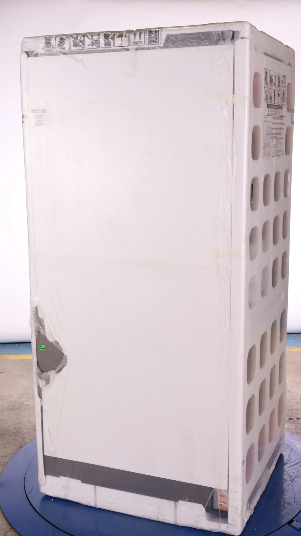 33 IN. 24.5 CU. FT. Stainless Steel French Door Refrigerator S8341