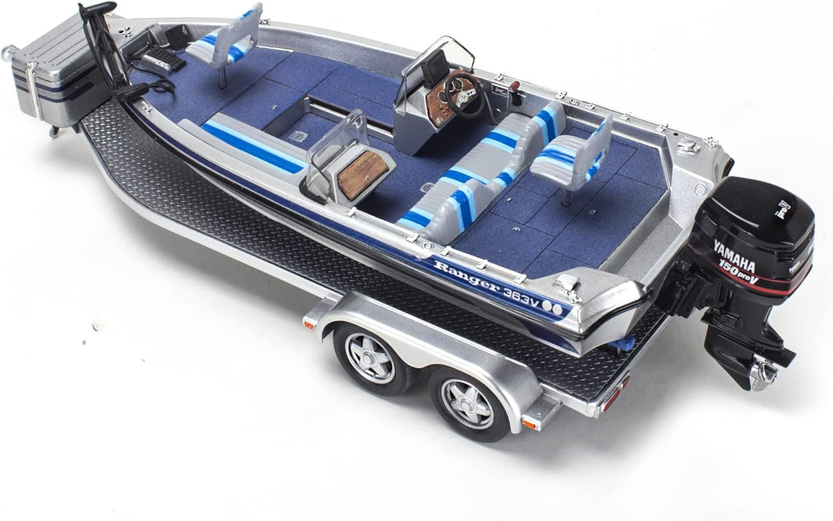 1:24 scale 157-Piece Model Truck Building Kit P511341