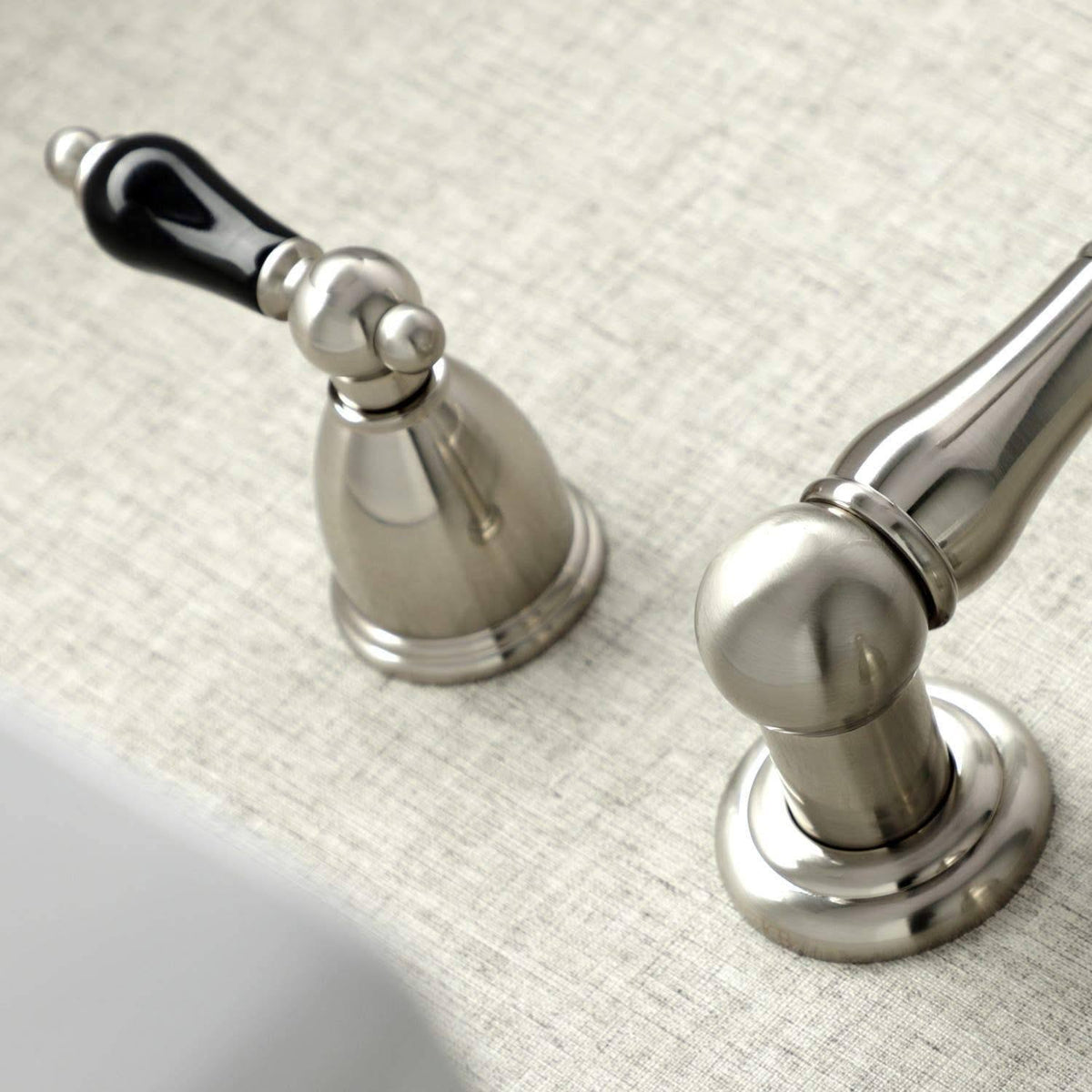 Antique Brass Wall Mount Bathroom Faucet S817