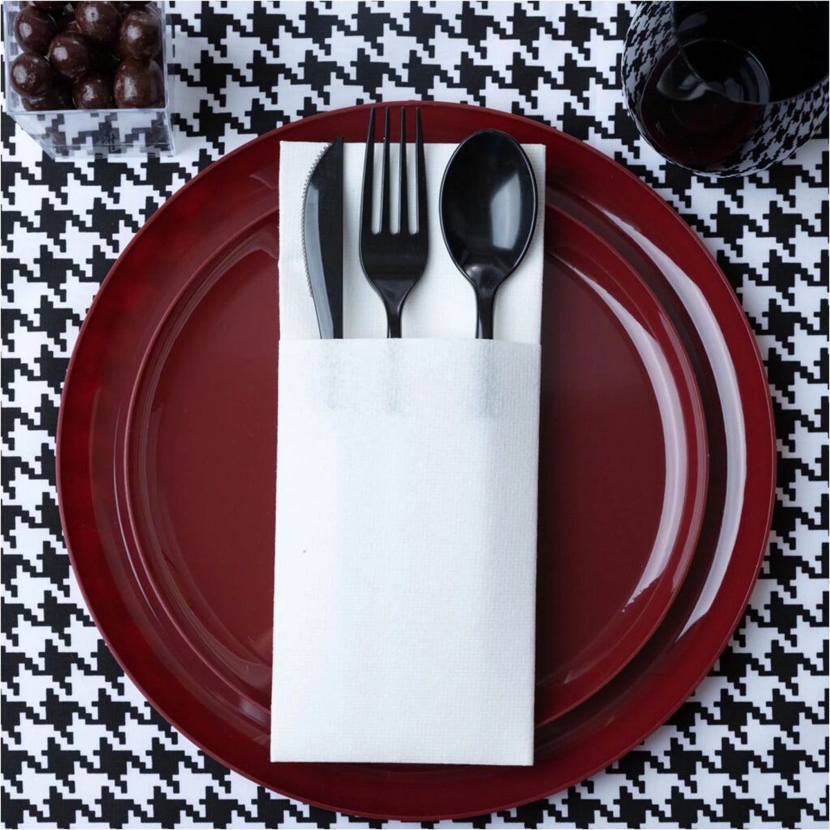10.6" Round Red Disposable Plastic Plates 100 Pack N52162