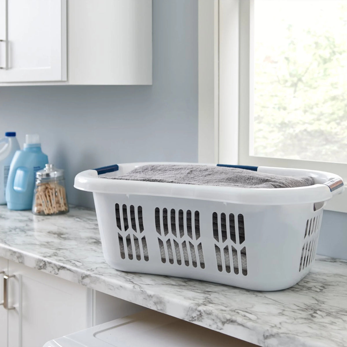 White 2.1 Bushel Plastic Laundry Basket Z193949