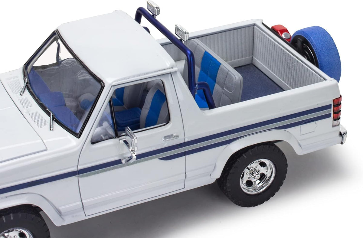 1:24 scale 157-Piece Model Truck Building Kit P511341