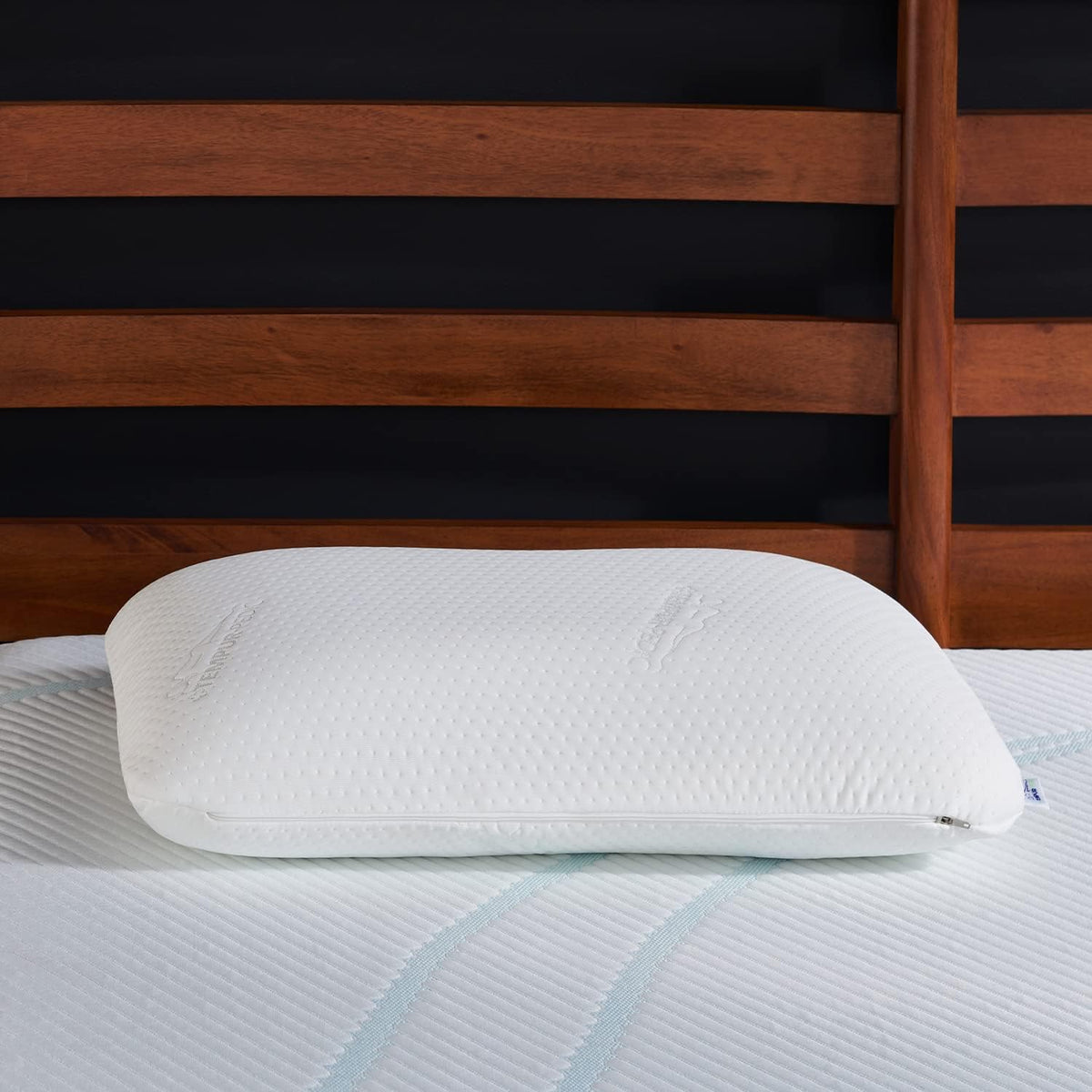 White Memory Foam Pillow U8428
