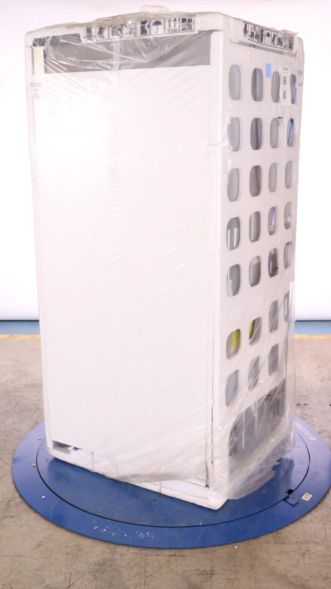 33 IN. 24.5 CU. FT. Stainless Steel French Door Refrigerator S8341